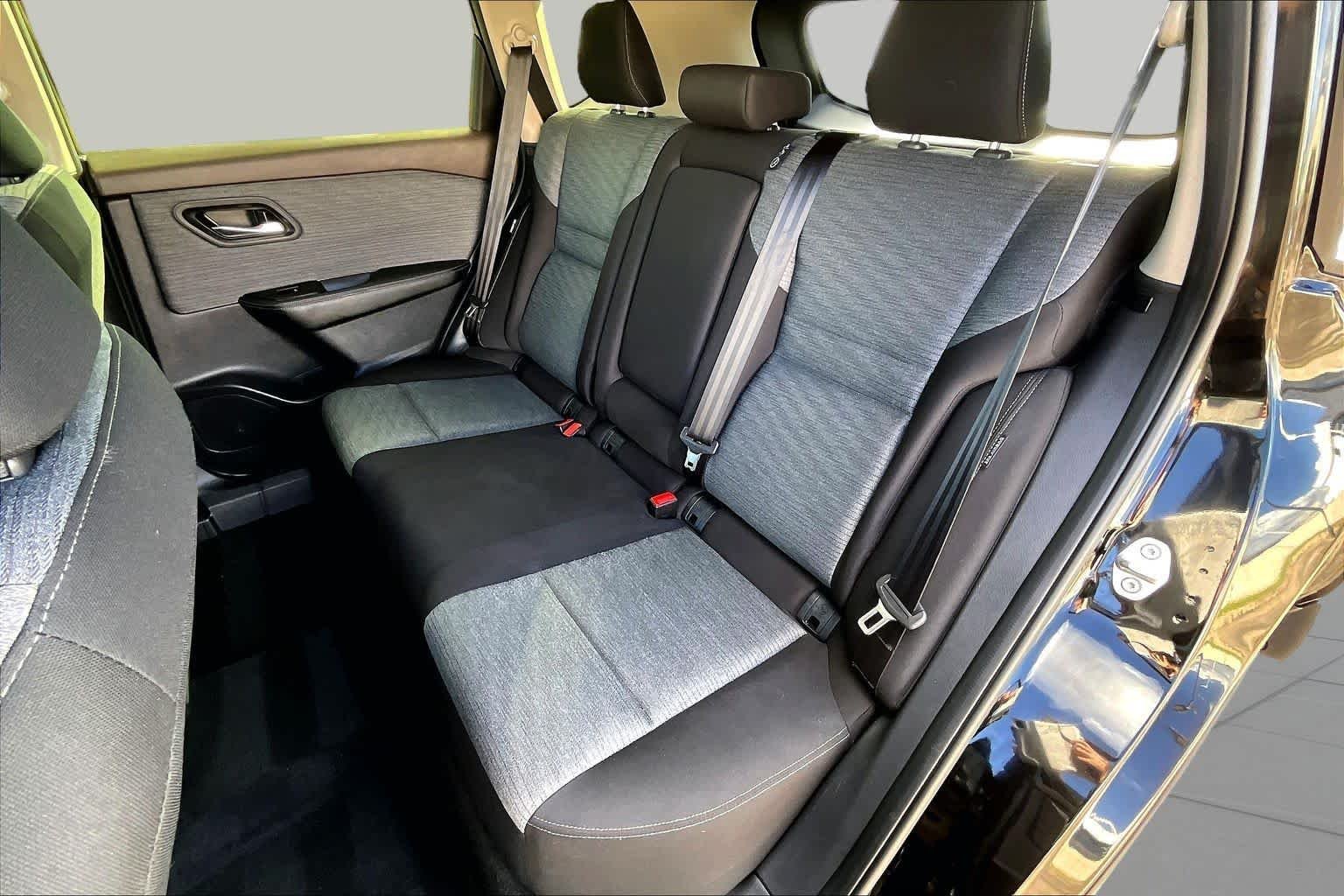 Used 2023 Super Black Nissan SV image 17