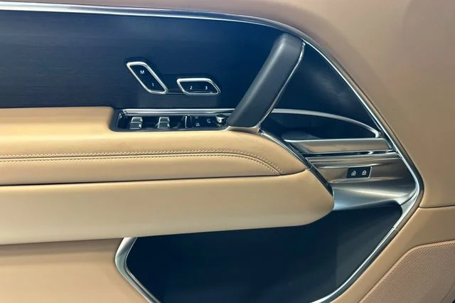 New 2026 Belgravia Green Land Rover SE image 10