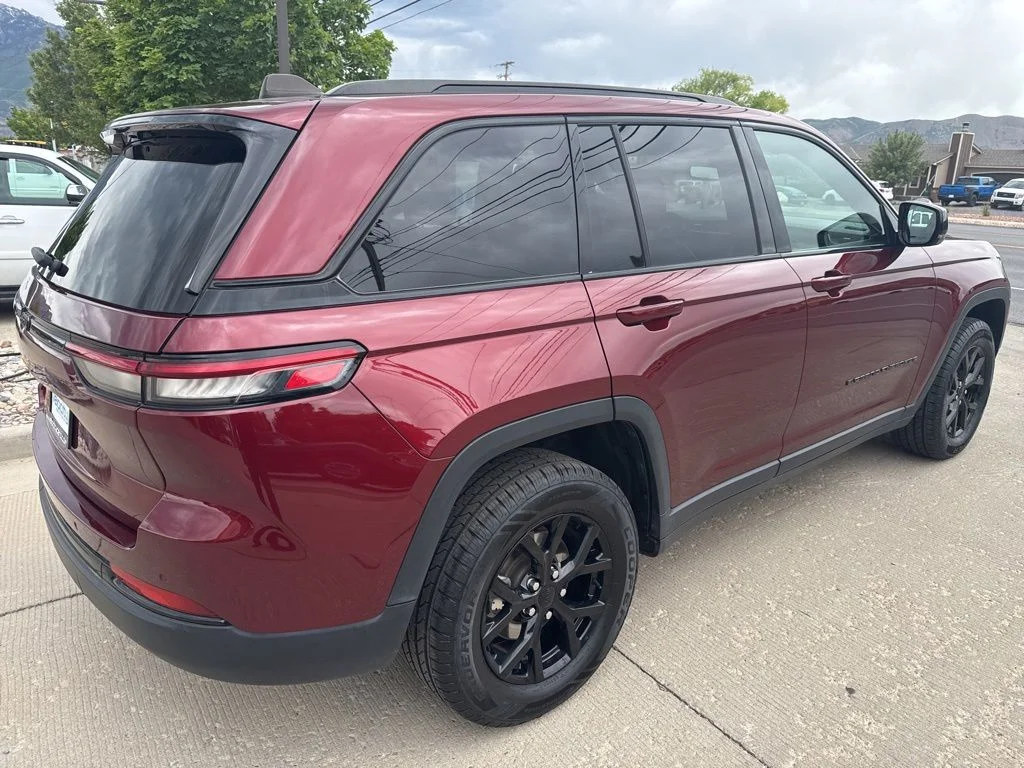 Used 2024 Red Jeep Altitude image 3