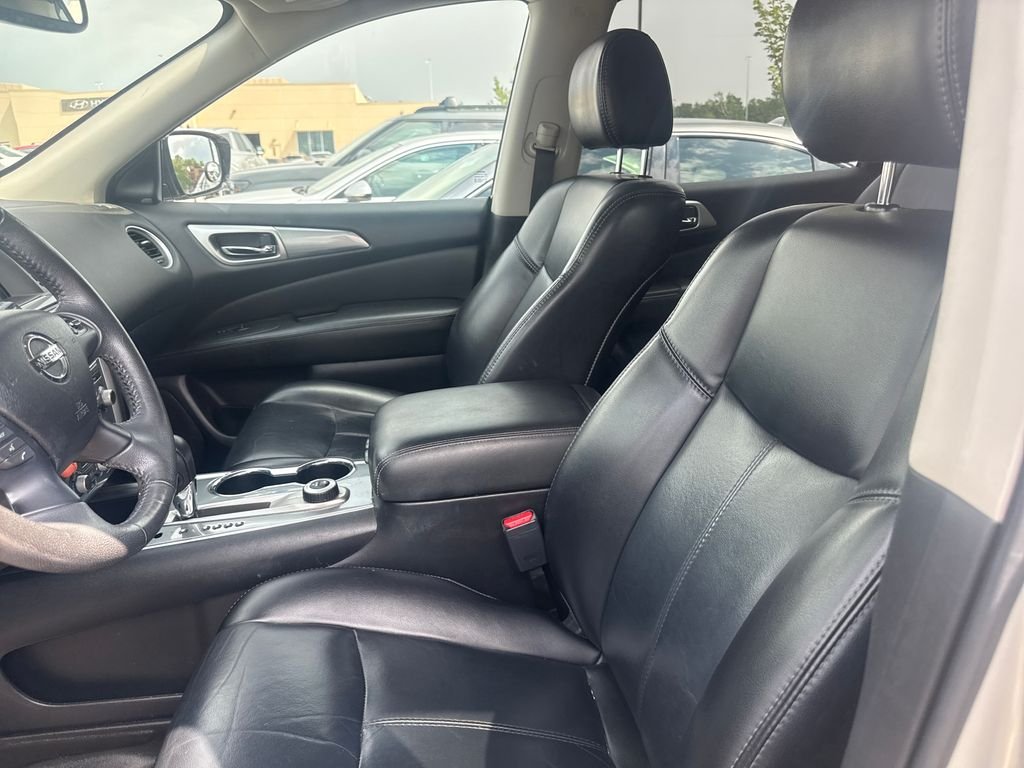 Used 2017 Silver Nissan SL image 11