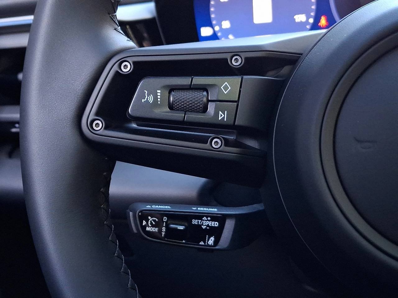 2025 Porsche Macan Base - Photo 23