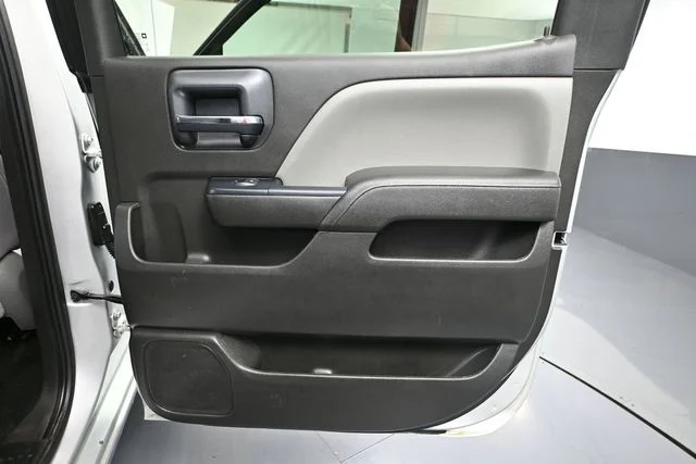 Used 2016 Silver Chevrolet LS image 31