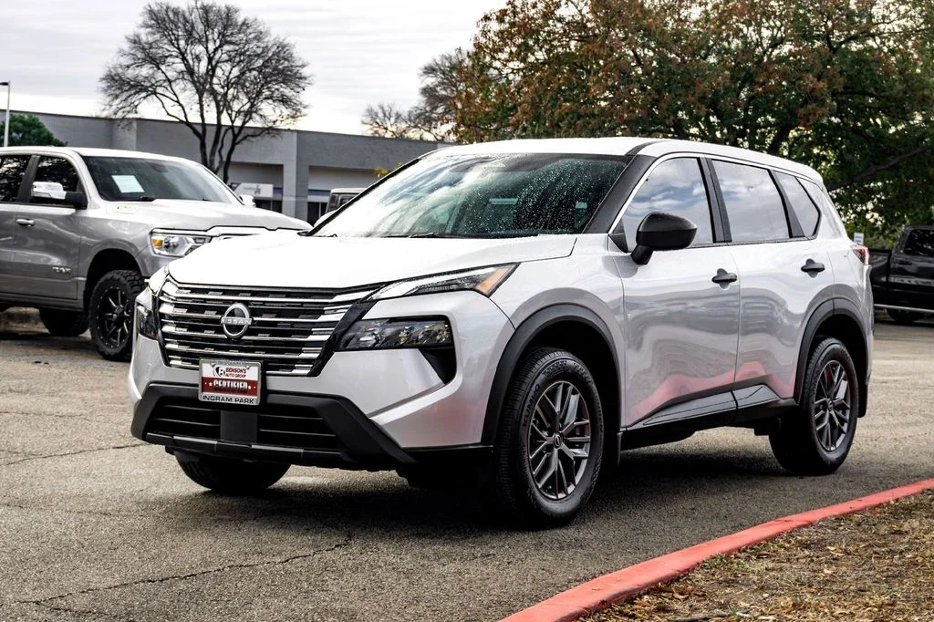 2025 Nissan Rogue S - Photo 9
