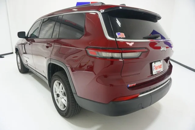 Used 2025 VELVET RED PRLC Jeep Laredo image 10