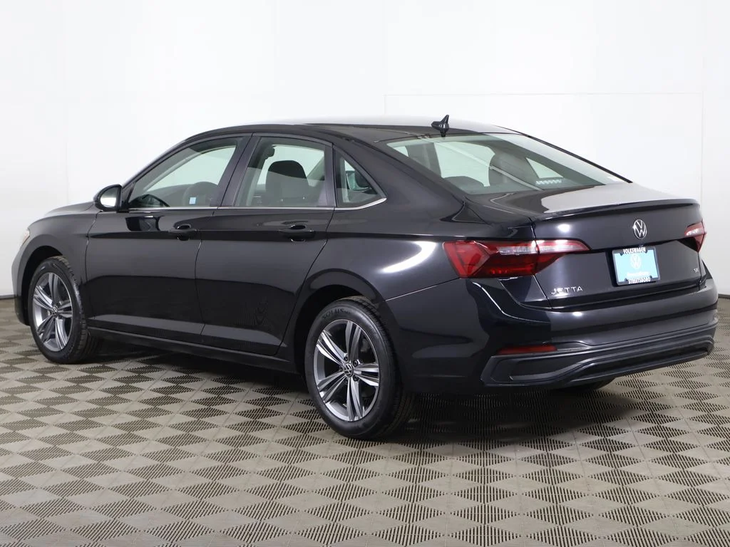Used 2024 Deep Black Pearl Volkswagen 1.5T SE image 9