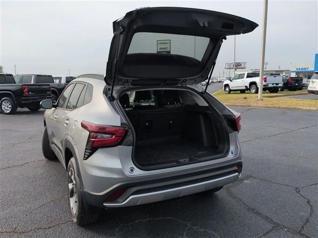 Used 2025 Sterling Gray Metallic Chevrolet LT image 25