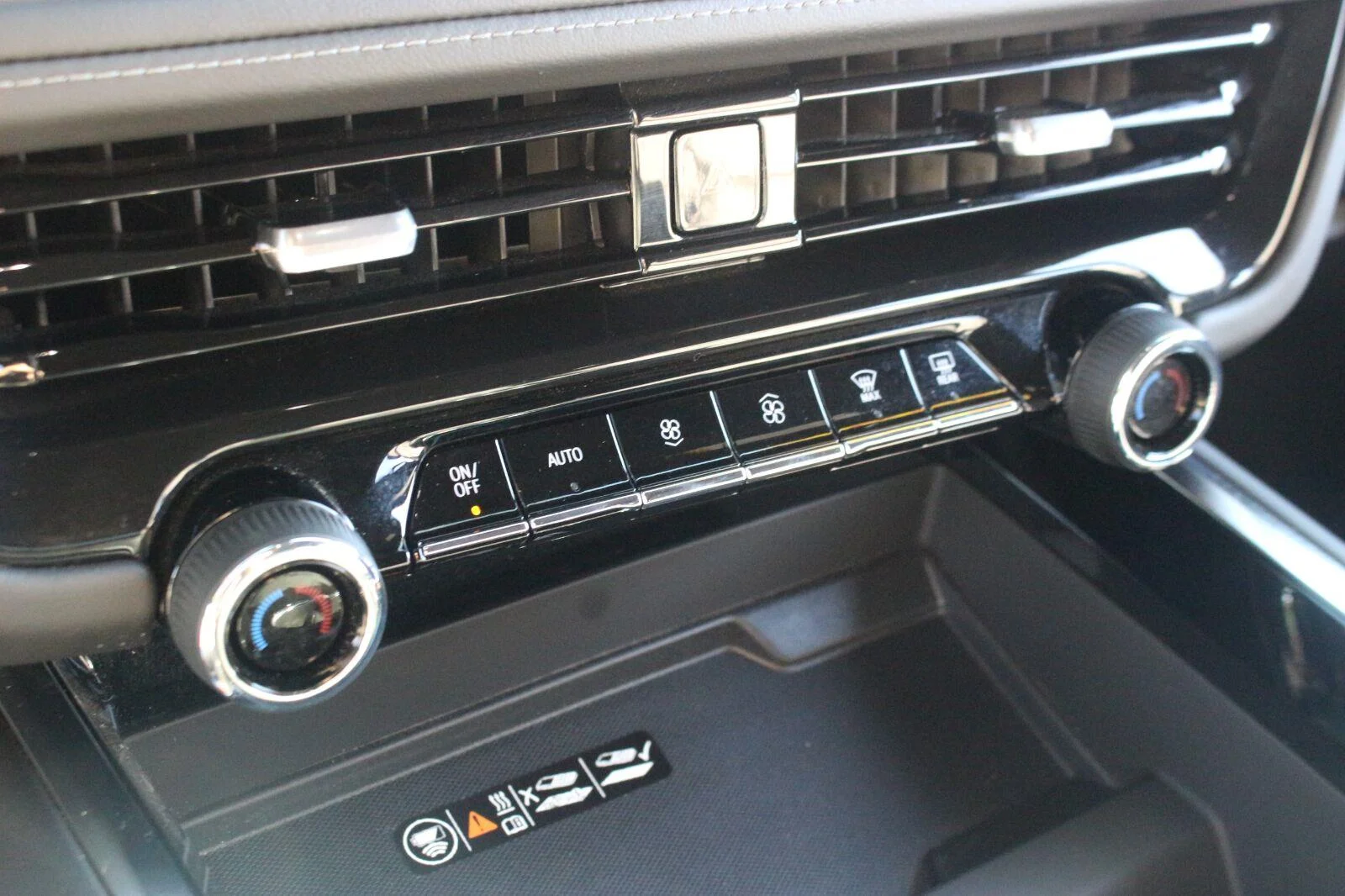 Used 2025 Black Chevrolet LT image 27