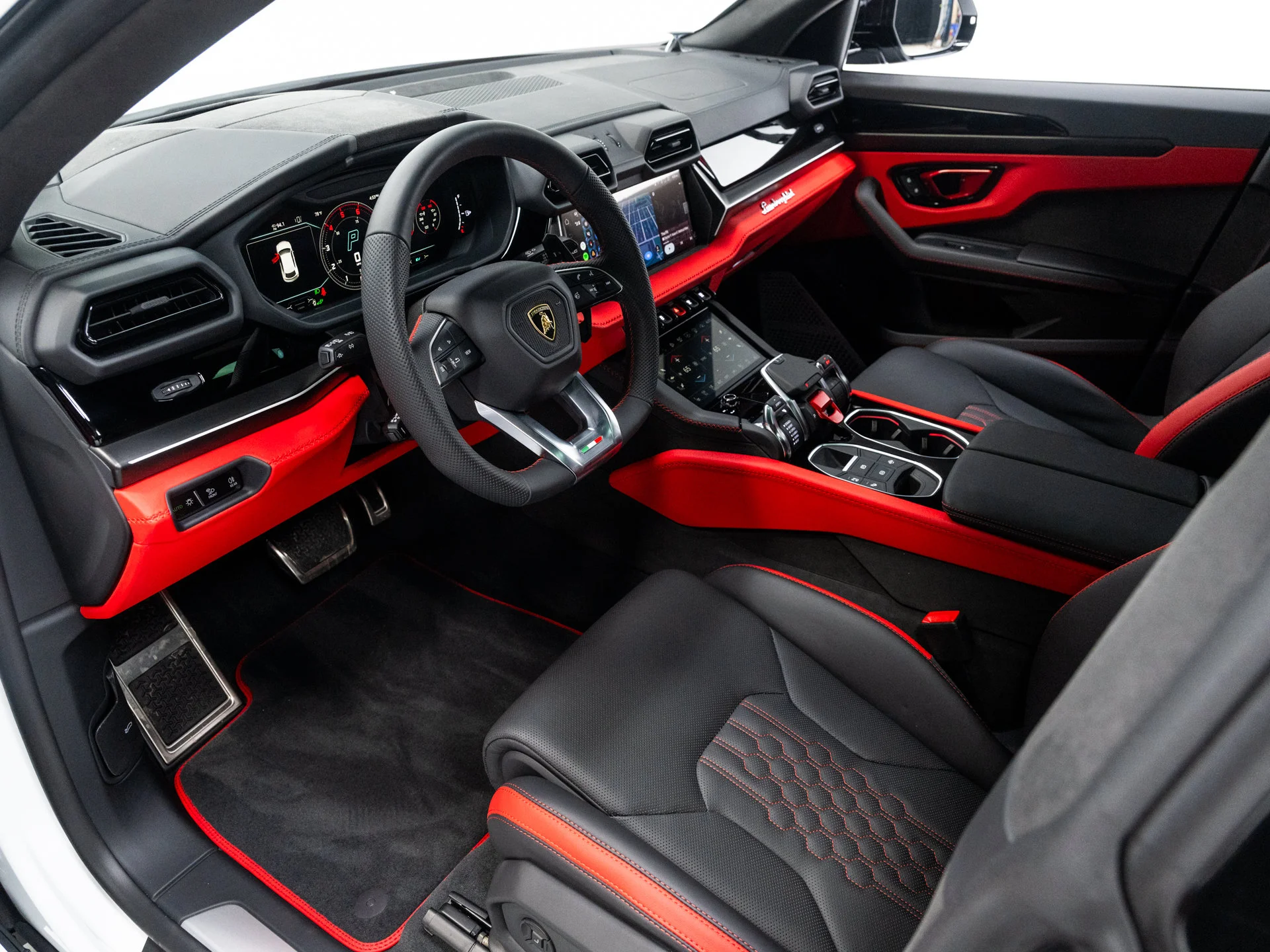 Used 2025  Lamborghini SE image 36