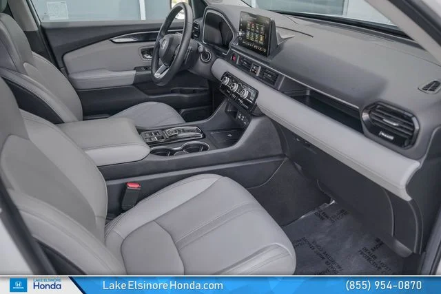 Used 2025 Platinum White Pearl Honda Touring image 18