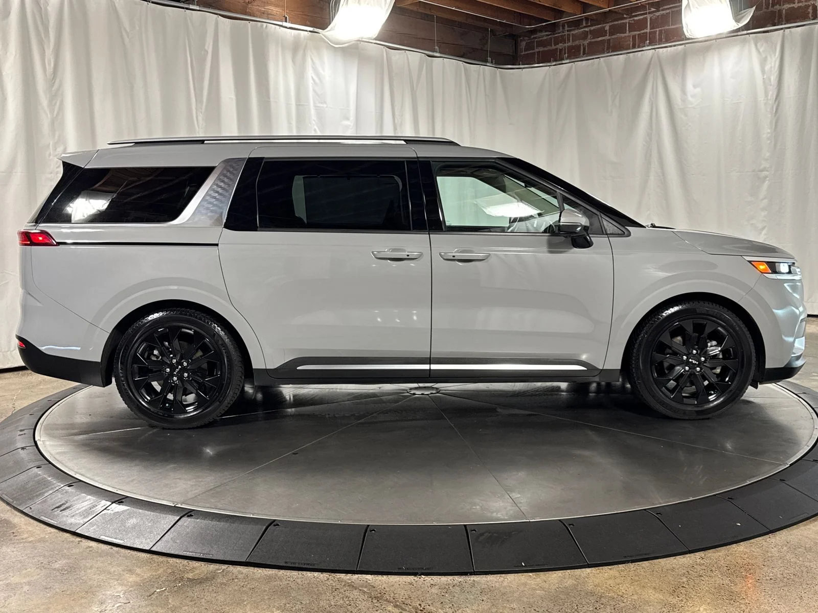 Used 2022 Ceramic White Kia SX Prestige image 6
