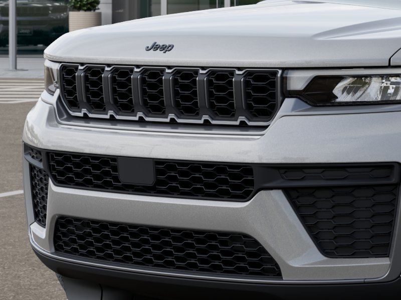 New 2026 Silver Zynith Exterior Paint Jeep Laredo Altitude image 11