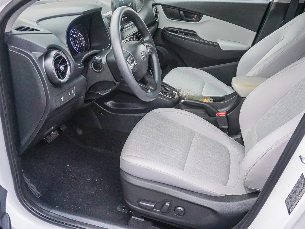 Used 2023 White Hyundai SEL image 18