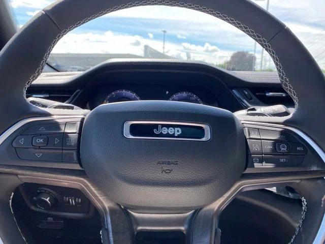 New 2026 Baltic Gray Metallic Clear-Coat Exterior Paint Jeep Altitude image 14