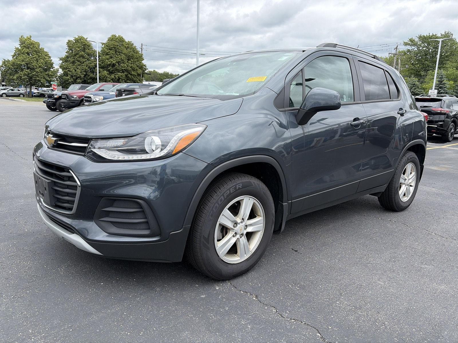 Used 2021  Chevrolet  image 3