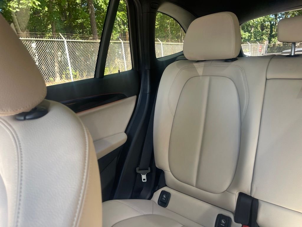Used 2018  BMW xDrive28i image 10