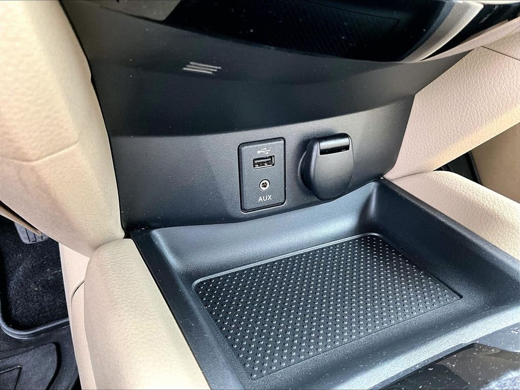 Used 2016 Cayenne Red Nissan SV image 27