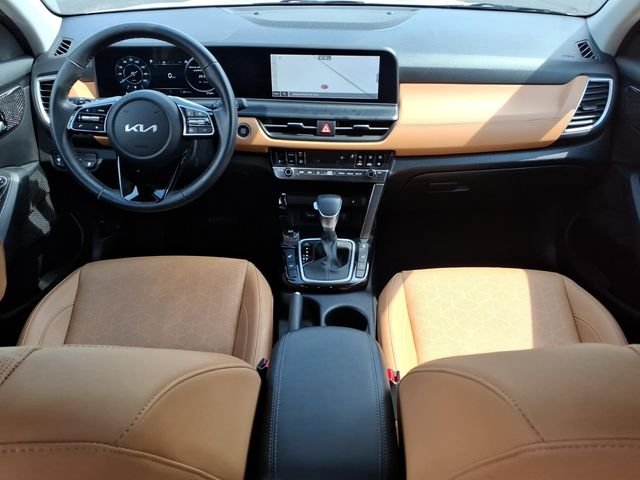 Used 2024 Snow White Pearl Kia EX image 26