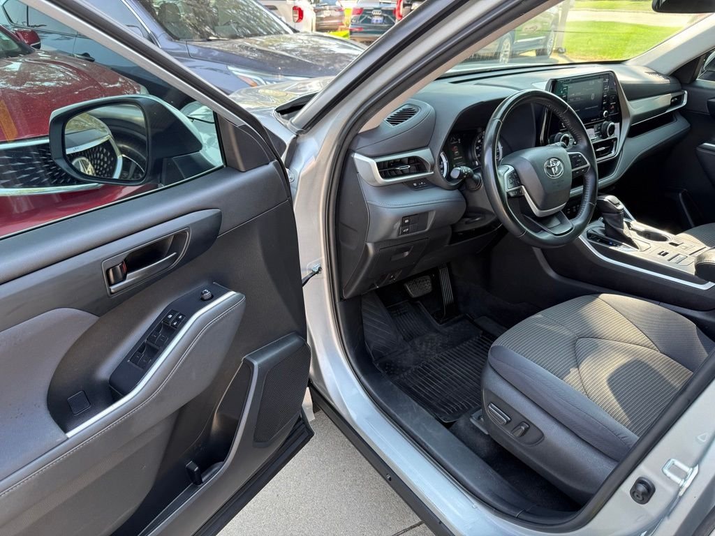 Used 2022 Celestial Silver Metallic Toyota LE image 10