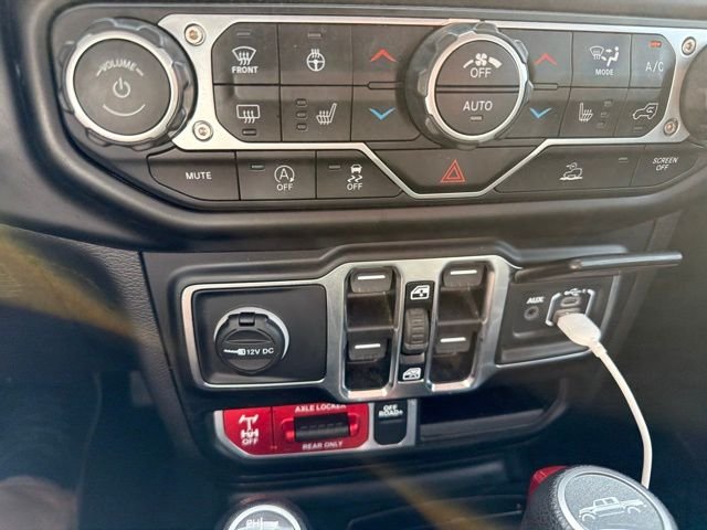 Used 2021 White Jeep Mojave image 13