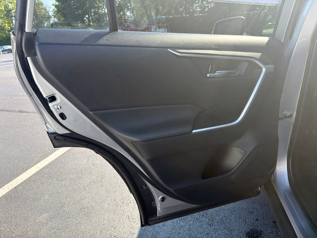 Used 2019 Silver Sky Metallic Toyota XLE Premium image 20