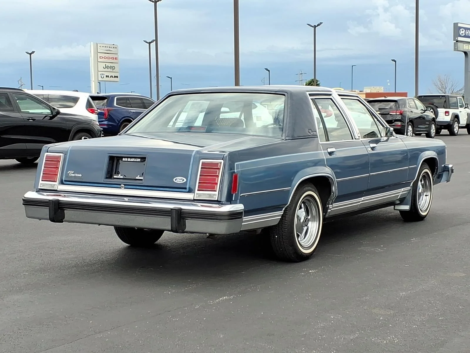 Used 1986 Blue Ford Crown Victoria image 11