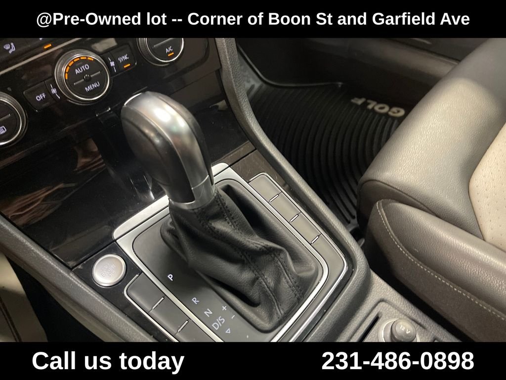 Used 2015  Volkswagen SEL image 24