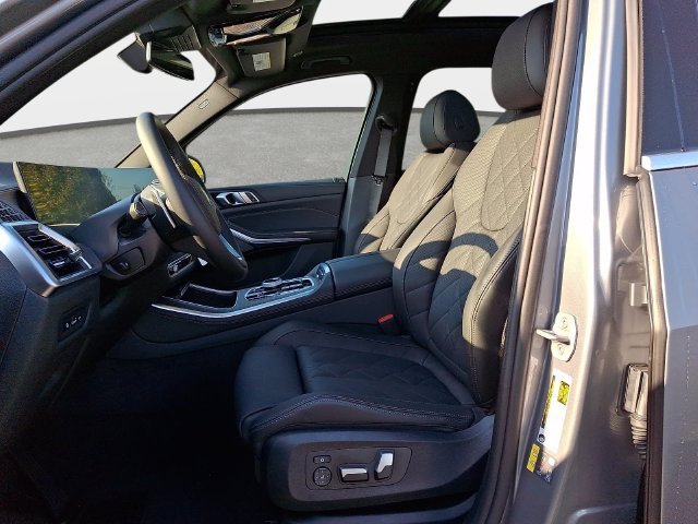 New 2026 Skyscraper Grey Metallic BMW xDrive50e image 11