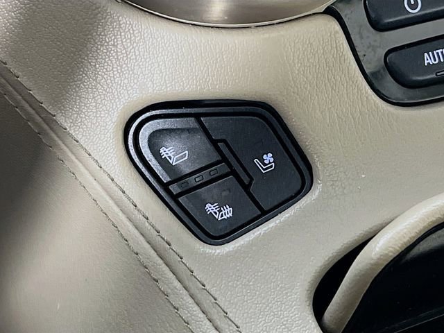 Used 2017 White Frost Tricoat GMC Denali image 22