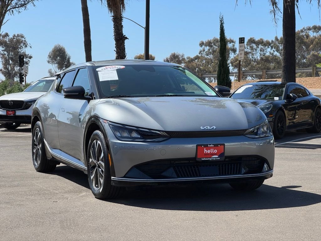 Used 2023 Steel Gray Kia Wind image 3