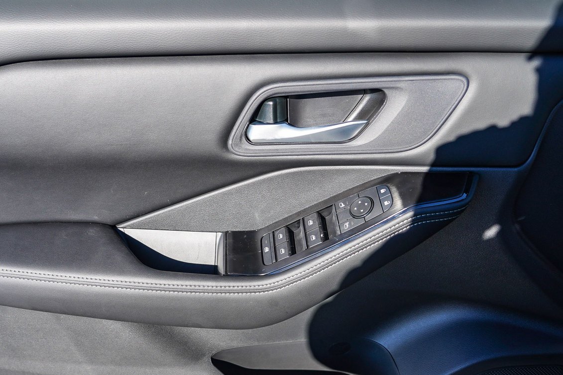 New 2026 Deep Ocean Blue Pearl Nissan SV image 18