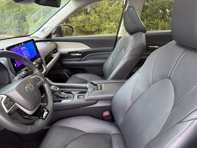Used 2024  Toyota Limited image 12
