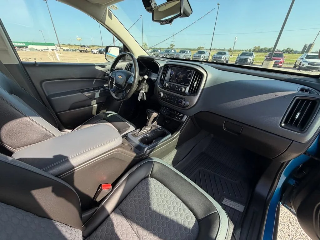 Used 2021 BRIGHT BLUE METALLIC Chevrolet 4WD Z71 image 30