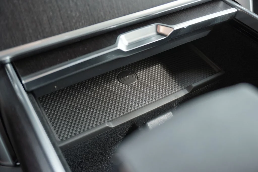 New 2026 Santorini Black Land Rover SE image 34