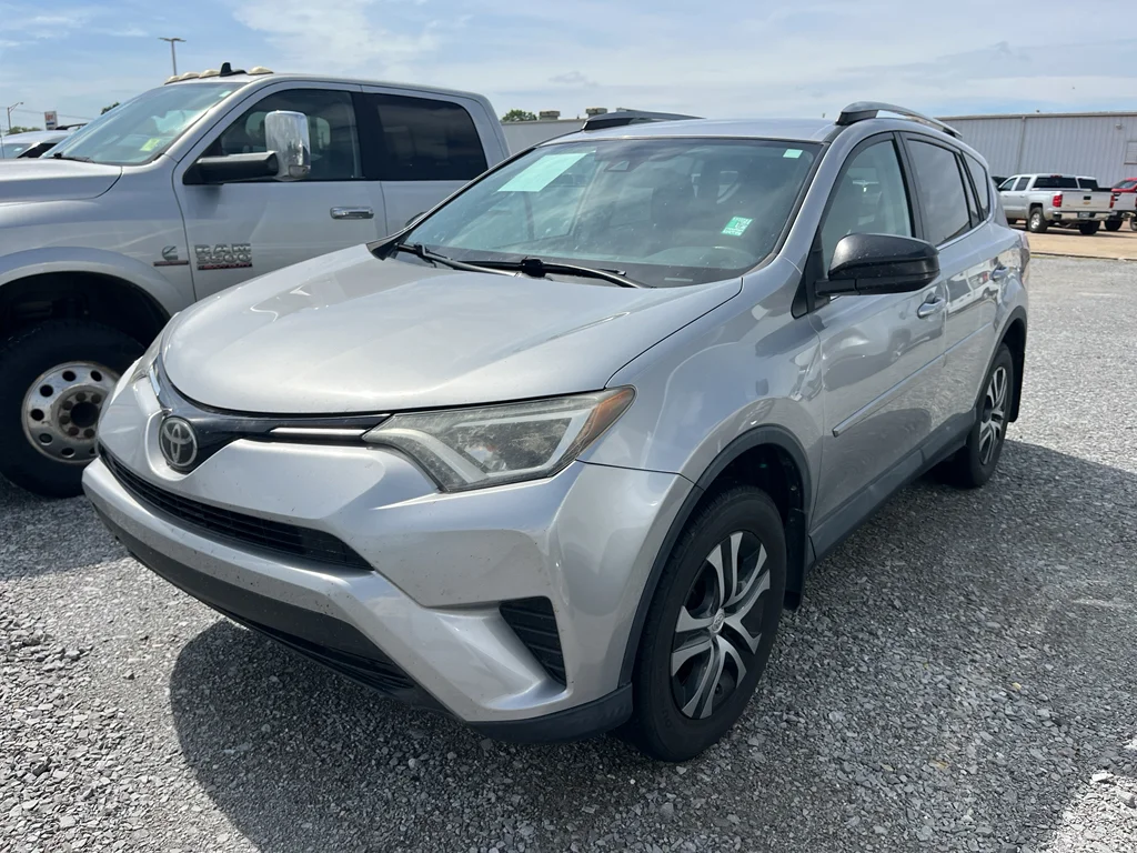 2017 Toyota RAV4 LE's photo