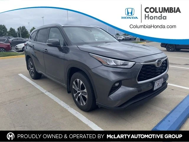 Used 2020 Gray Toyota XLE image 1