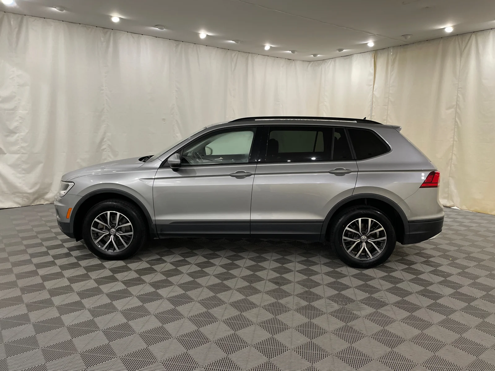 Used 2021 Pyrite Silver Metallic Volkswagen S image 9