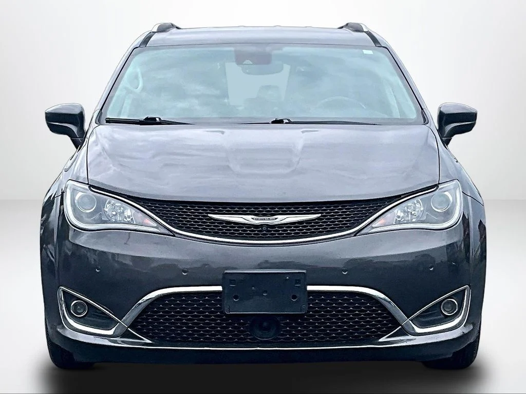 Used 2019 Gray Chrysler Touring L image 3