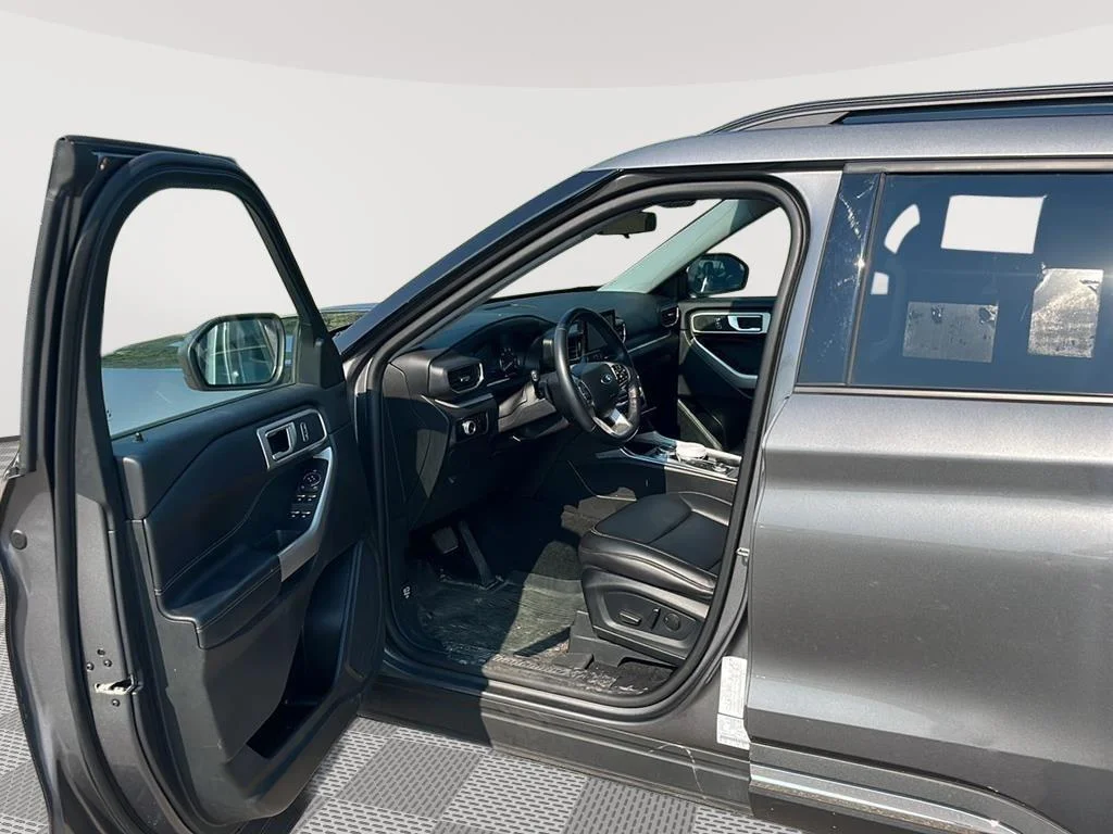 Used 2023 Gray Ford XLT image 2