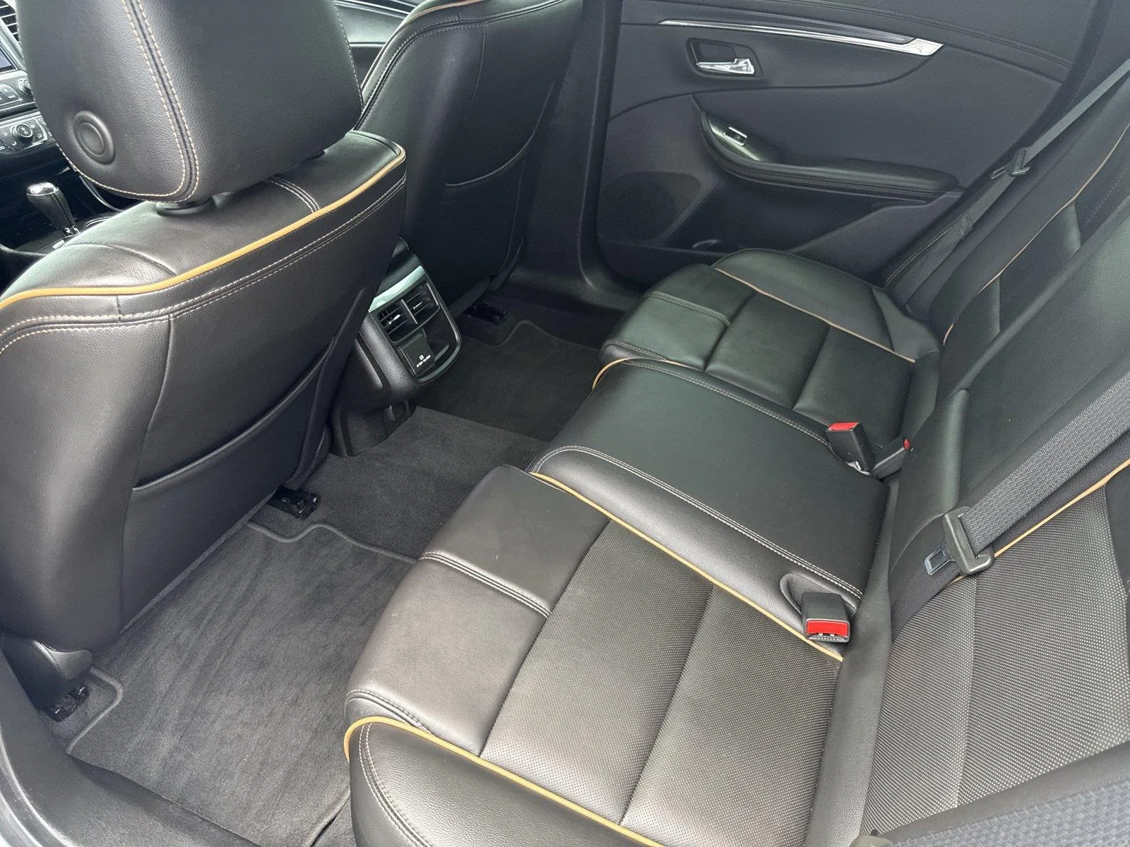 Used 2019 IRIDESCENT PEARL TRICOAT Chevrolet Premier image 29