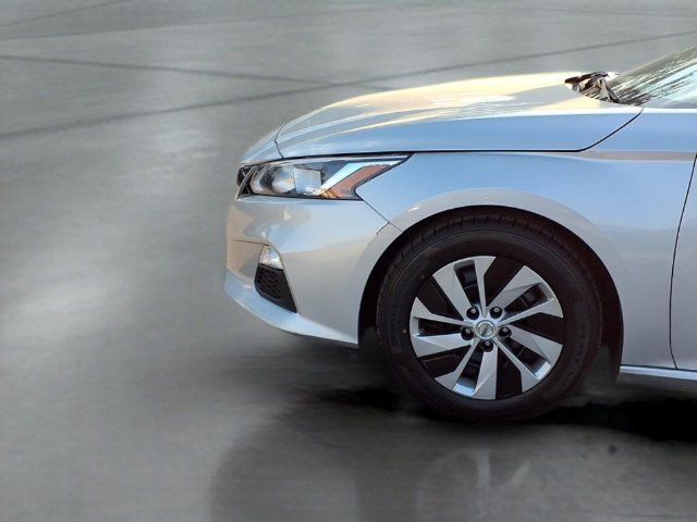 Used 2021 Silver Nissan S FWD image 20