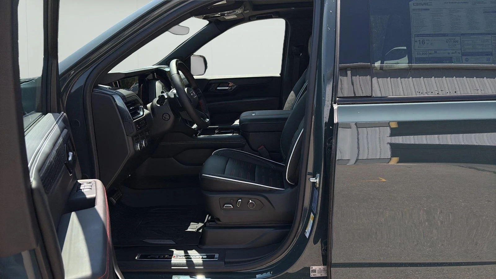 2026 GMC Yukon AT4 Ultimate - Photo 7
