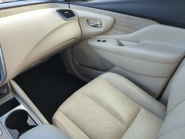 Used 2019 Brown Nissan SL image 29
