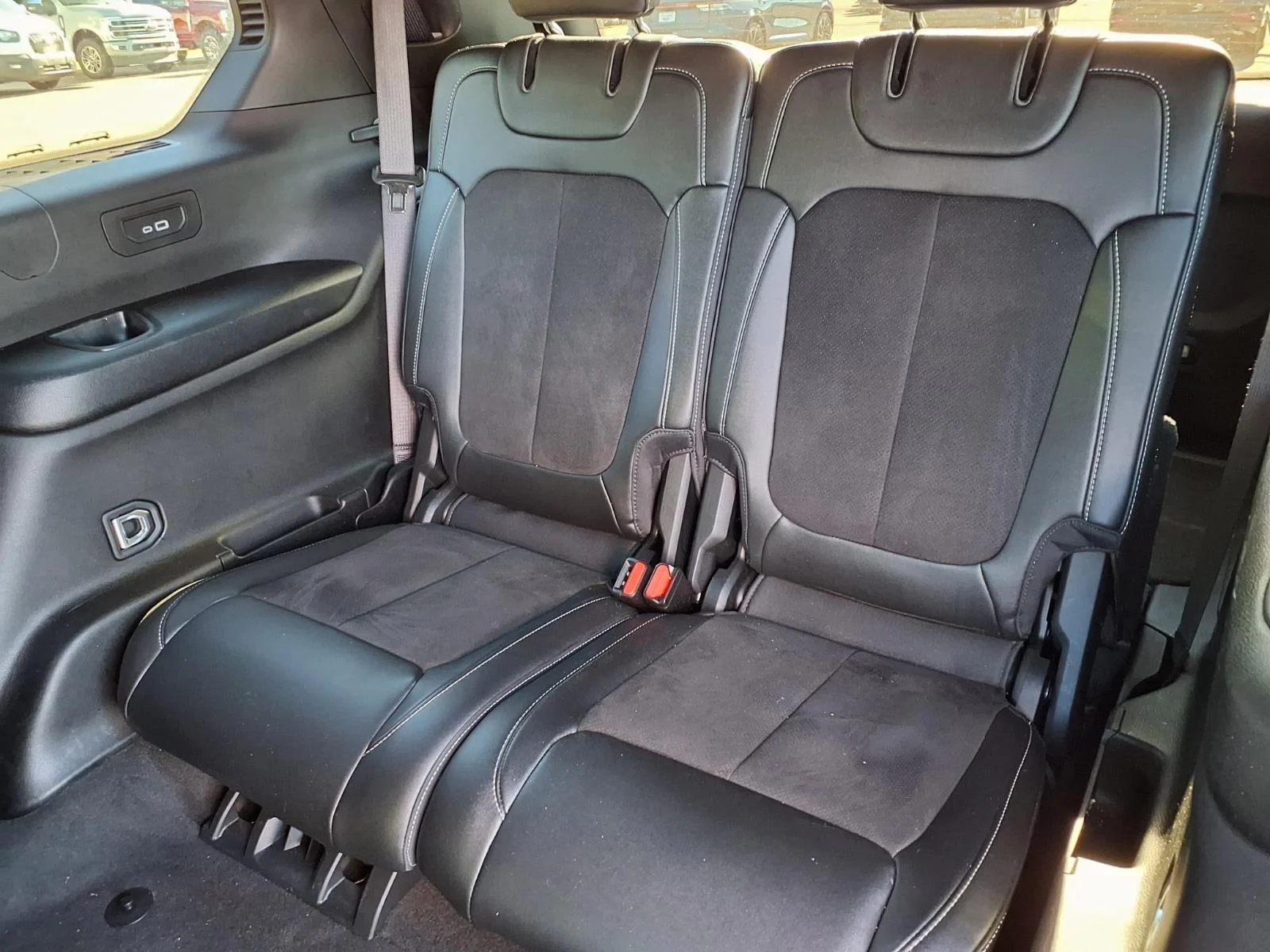 Used 2023 Silver Zynith Jeep Altitude image 22