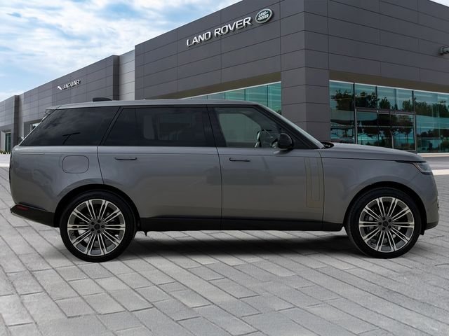 New 2026 Eiger Grey Land Rover SE image 6