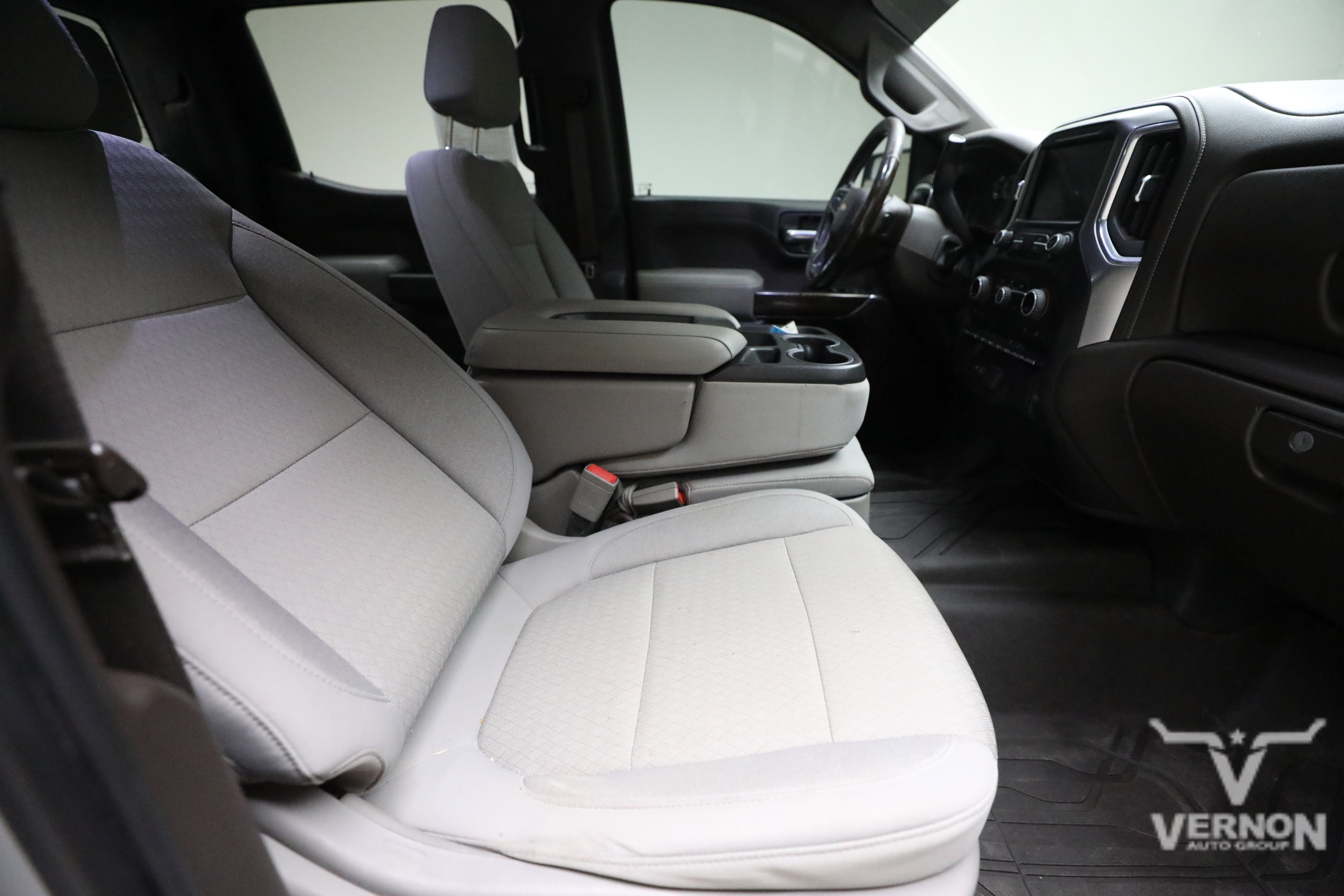 Used 2021 Silver Ice Metallic Chevrolet Y image 11