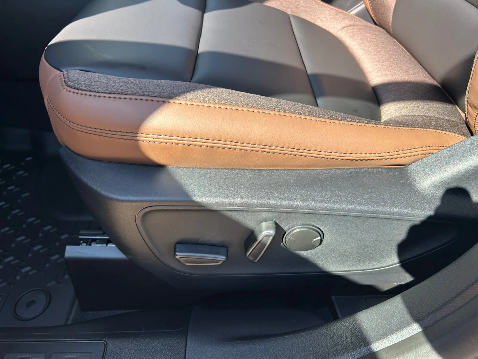 New 2026 Carbonized Grey Metallic Ford Outer Banks image 16