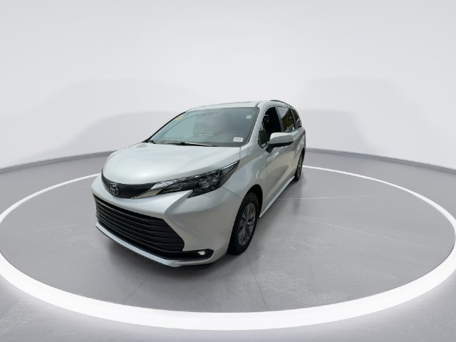 2025 Toyota Sienna XLE - Photo 4