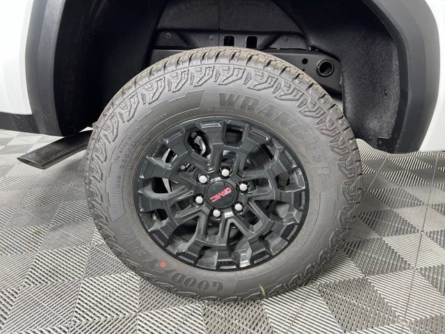 New 2026 Summit White GMC Elevation image 39