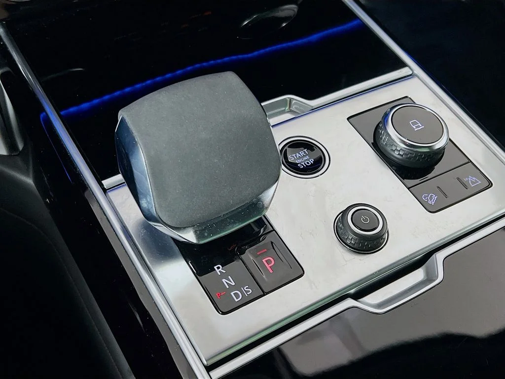 2023 Land Rover Range Rover SE - Photo 17