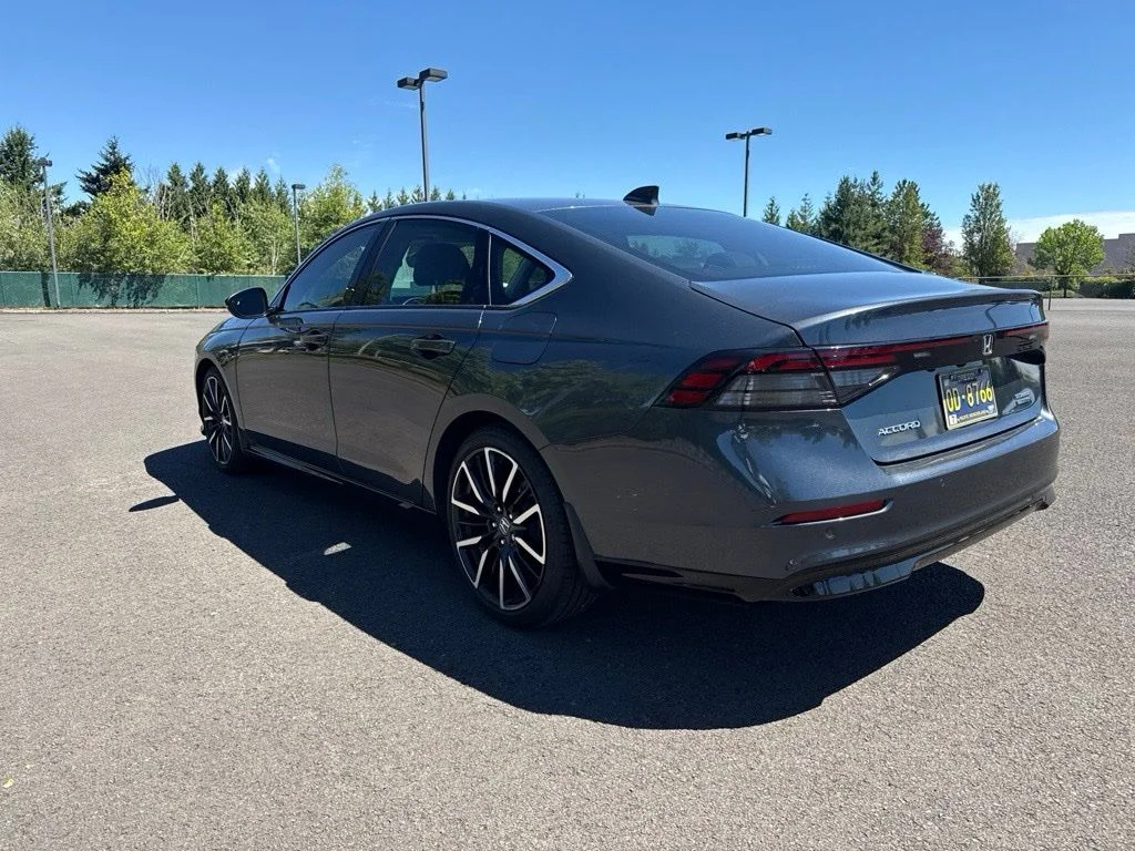 Used 2023 Canyon River Blue Metallic Honda Touring image 5